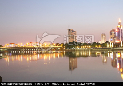 璀璨江畔，光影商城 义乌沿江夜景摄影赏析